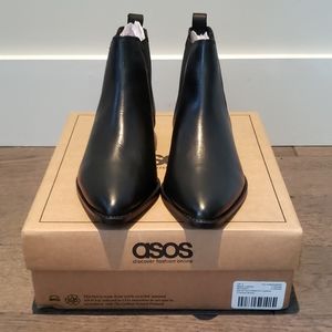 Pointy Chelsea Boots